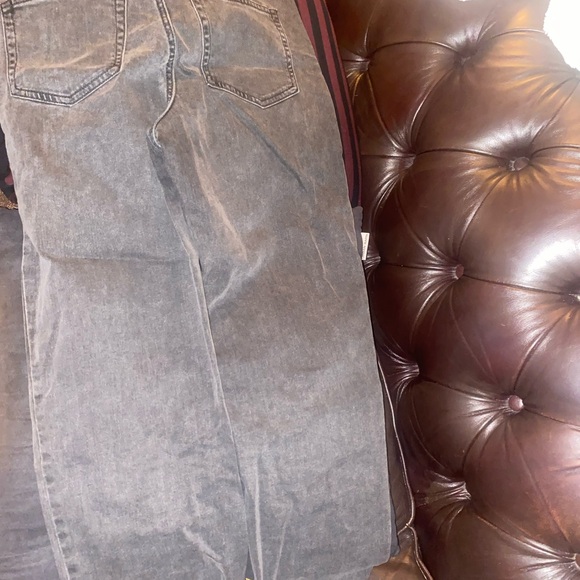 Reitmans classic straight leg black jeans in size 28 waist petite length. - Picture 3 of 3